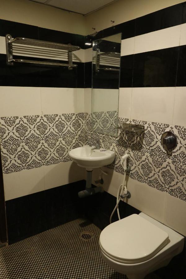 E S Residency Hotel Theni Eksteriør billede
