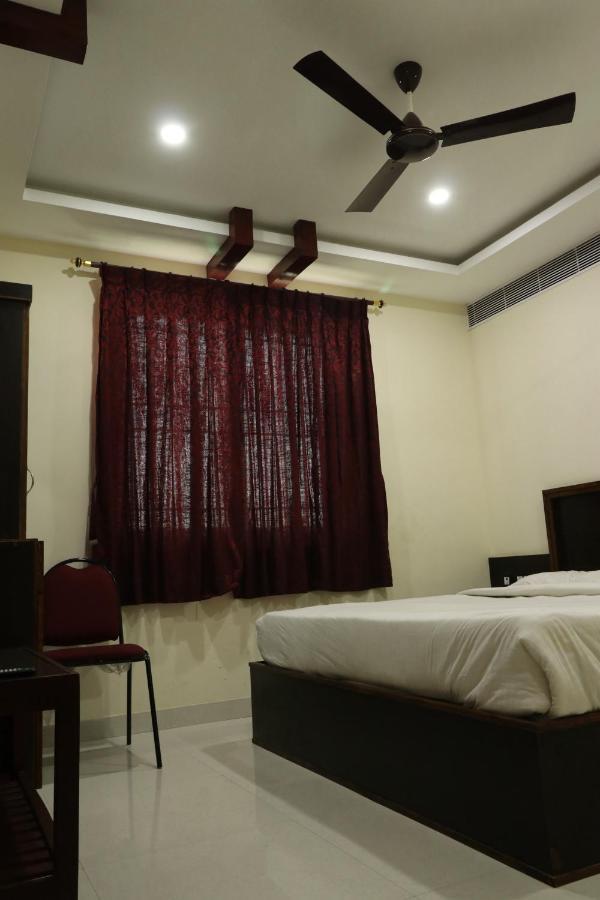 E S Residency Hotel Theni Eksteriør billede