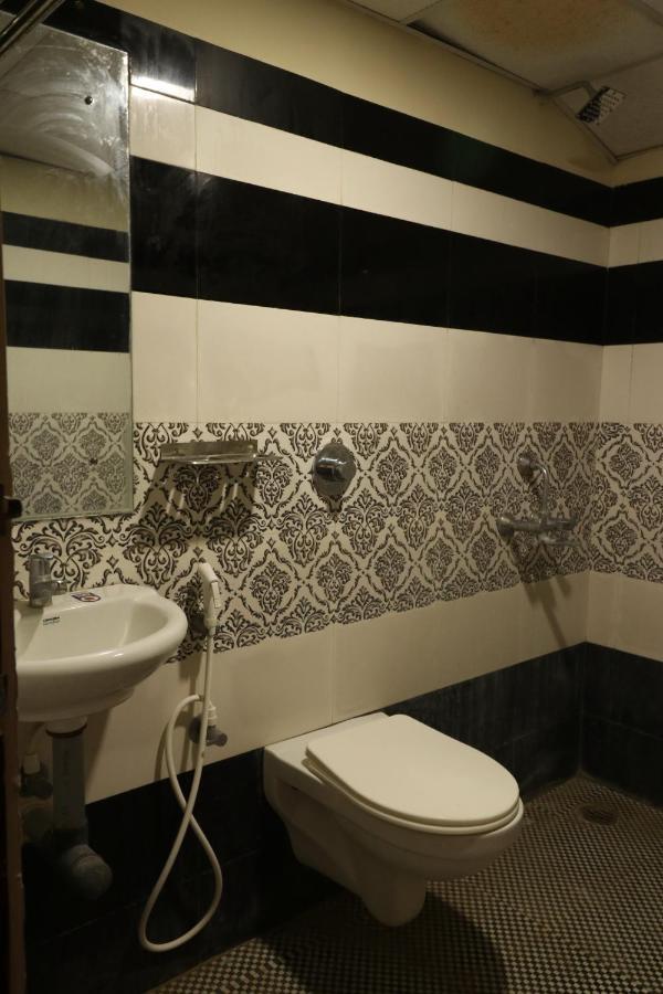 E S Residency Hotel Theni Eksteriør billede