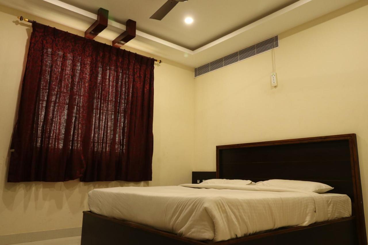 E S Residency Hotel Theni Eksteriør billede
