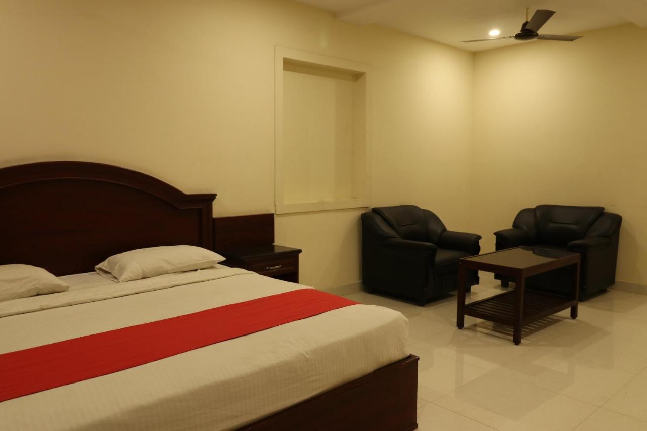 E S Residency Hotel Theni Eksteriør billede