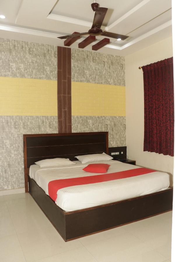 E S Residency Hotel Theni Eksteriør billede