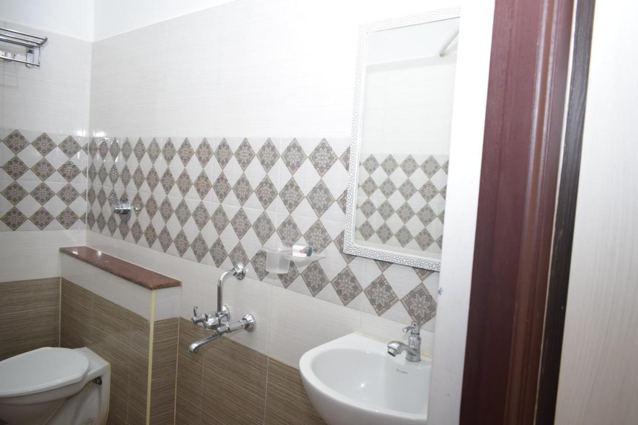 E S Residency Hotel Theni Eksteriør billede